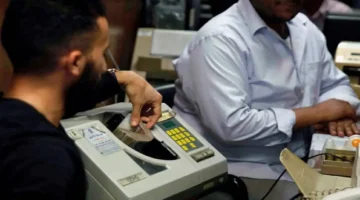 تحديثات الصرف.. سعر الدولار أمام الجنيه في البنوك المصرية بتعاملات الأربعاء